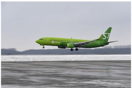 Российский пассажирский самолет экстренно сел из-за отказа двигателя